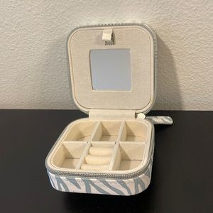 Small jewelry holder